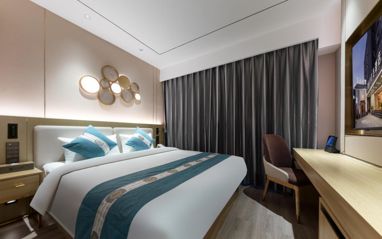 East Sacred Hotel: Tiananmen Square Proximity with Tourism Services Beijing Exterior photo A bedroom in the hotel
