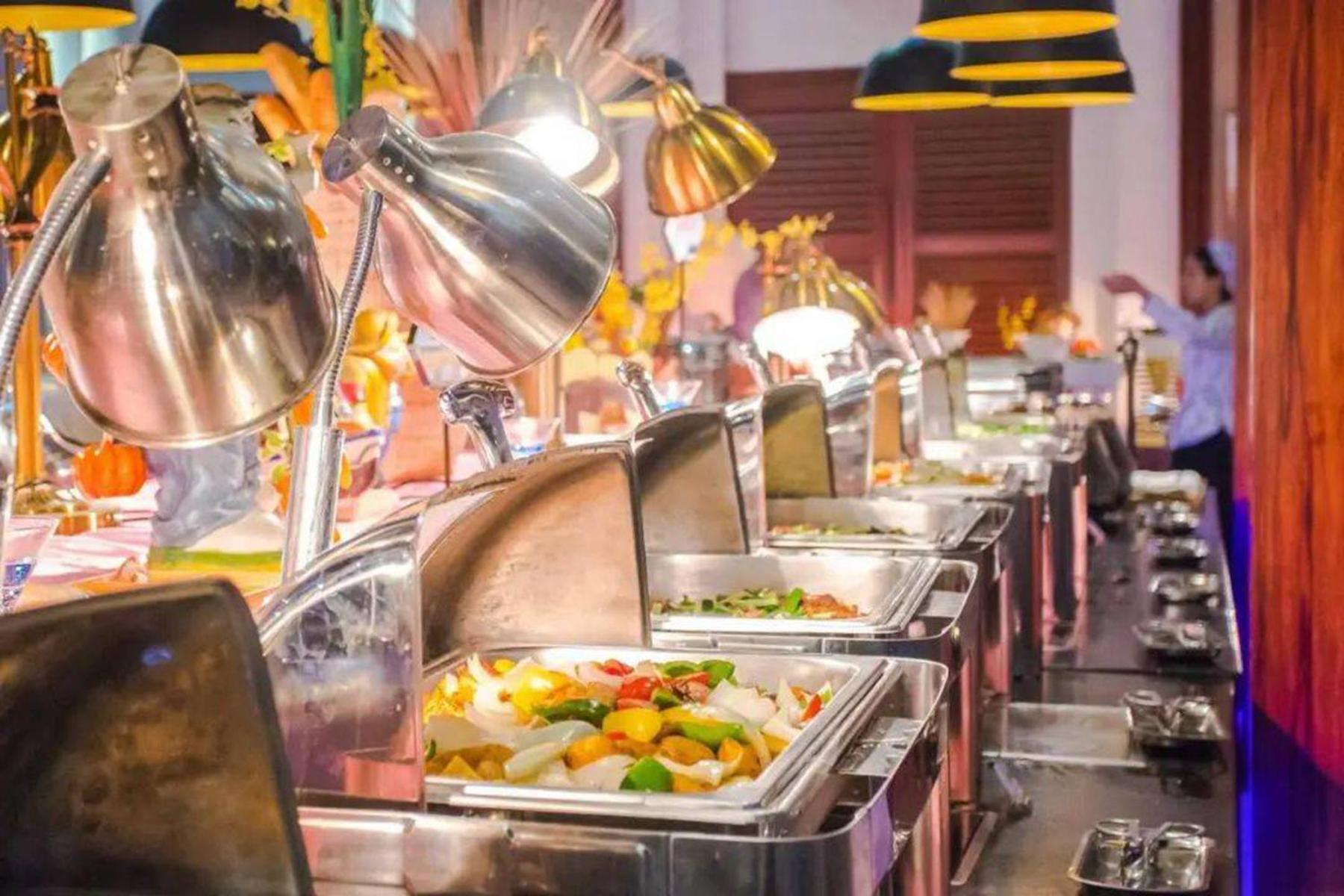 East Sacred Hotel: Tiananmen Square Proximity with Tourism Services Beijing Exterior photo A buffet at a restaurant