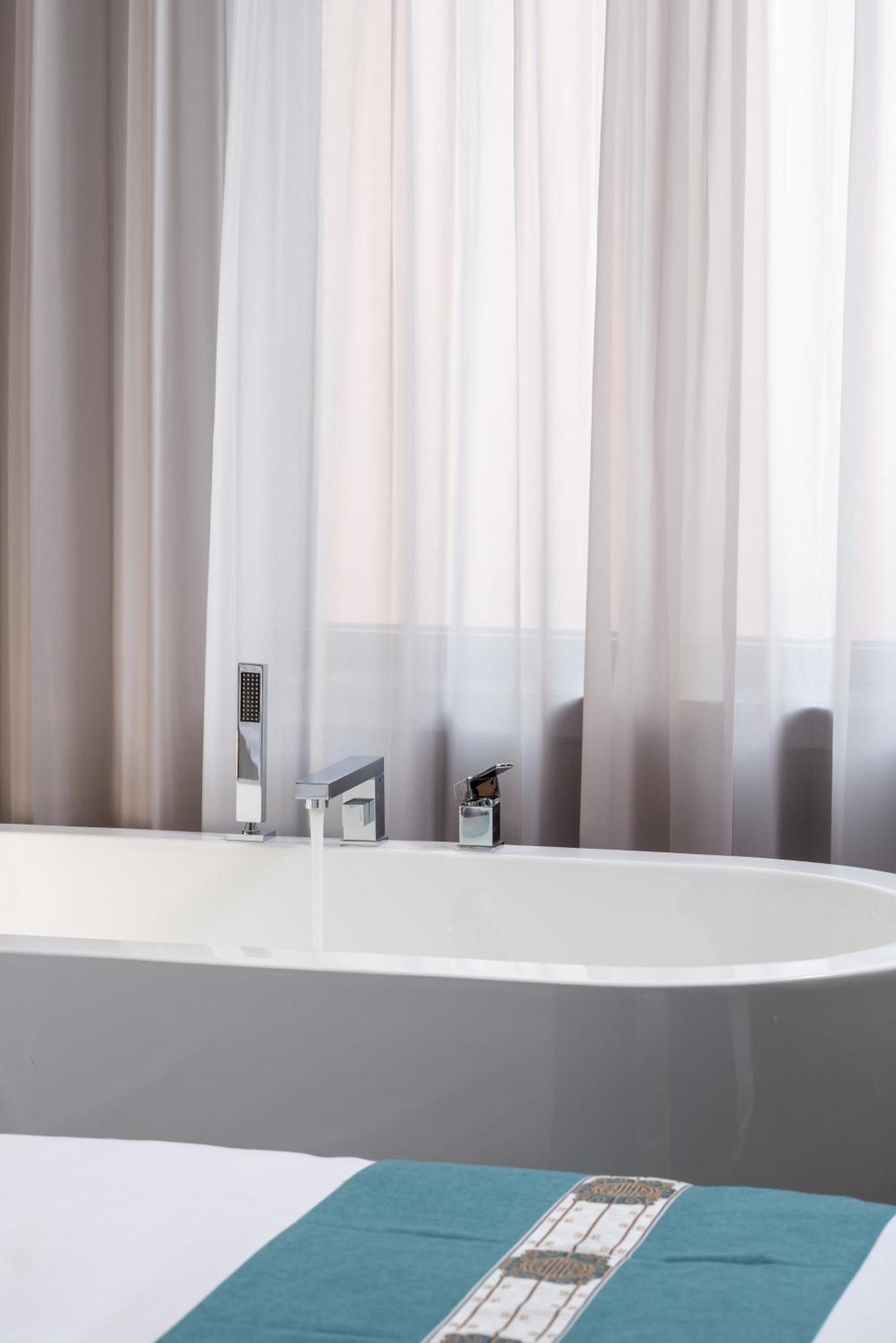 East Sacred Hotel: Tiananmen Square Proximity with Tourism Services Beijing Exterior photo A shower curtain