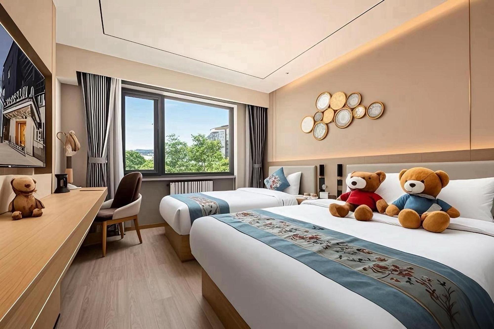 East Sacred Hotel: Tiananmen Square Proximity with Tourism Services Beijing Exterior photo Deluxe Room
